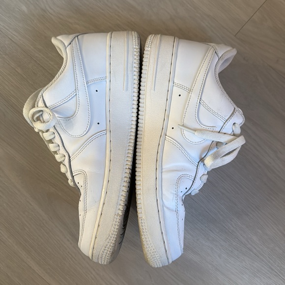 Air Force 1’s White - Picture 4 of 6
